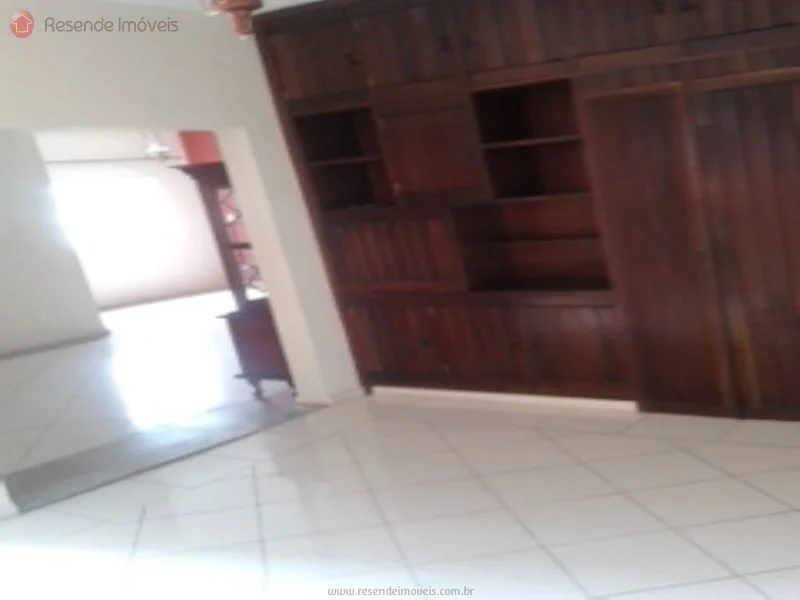 Foto 1 de 11 - Casa para aluguel em Jardim Tropical